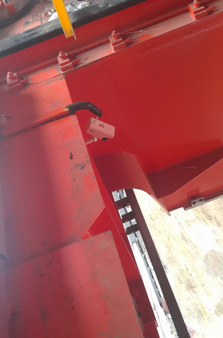 武漢順樂不銹鋼廠現場安裝橋式冶金吊安全監控系統項目